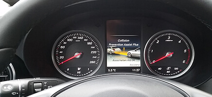 Detailansicht von einem Auto-Cockpit.